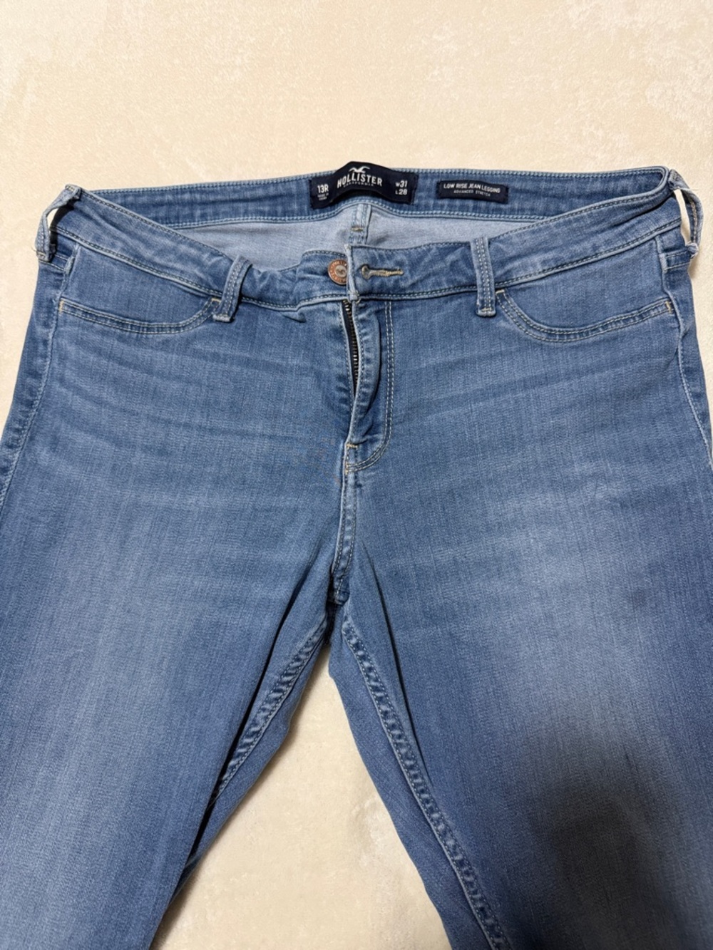 Hollister Women's Light-Mid Blue casual Skinny Jeans size 13R